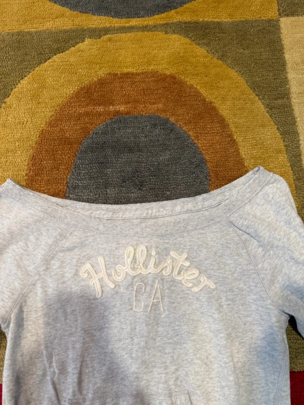 Hollister Co. Y2K Style Off The Shoulder Sweatshirt Size Medium See All Pics - Picture 2 of 7